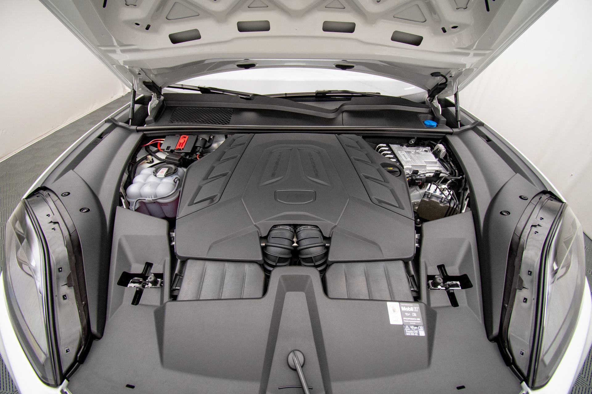 Used 2025 Porsche Cayenne S AWD/4WD image 41