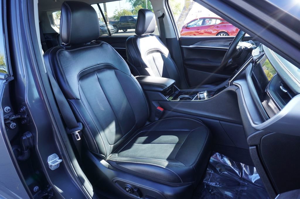 Used 2022 Jeep Grand Cherokee L Limited image 13