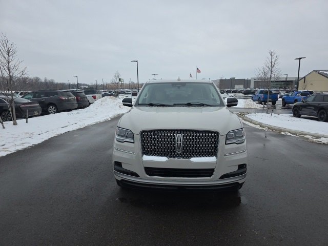 Used 2022 Lincoln Navigator Reserve image 2