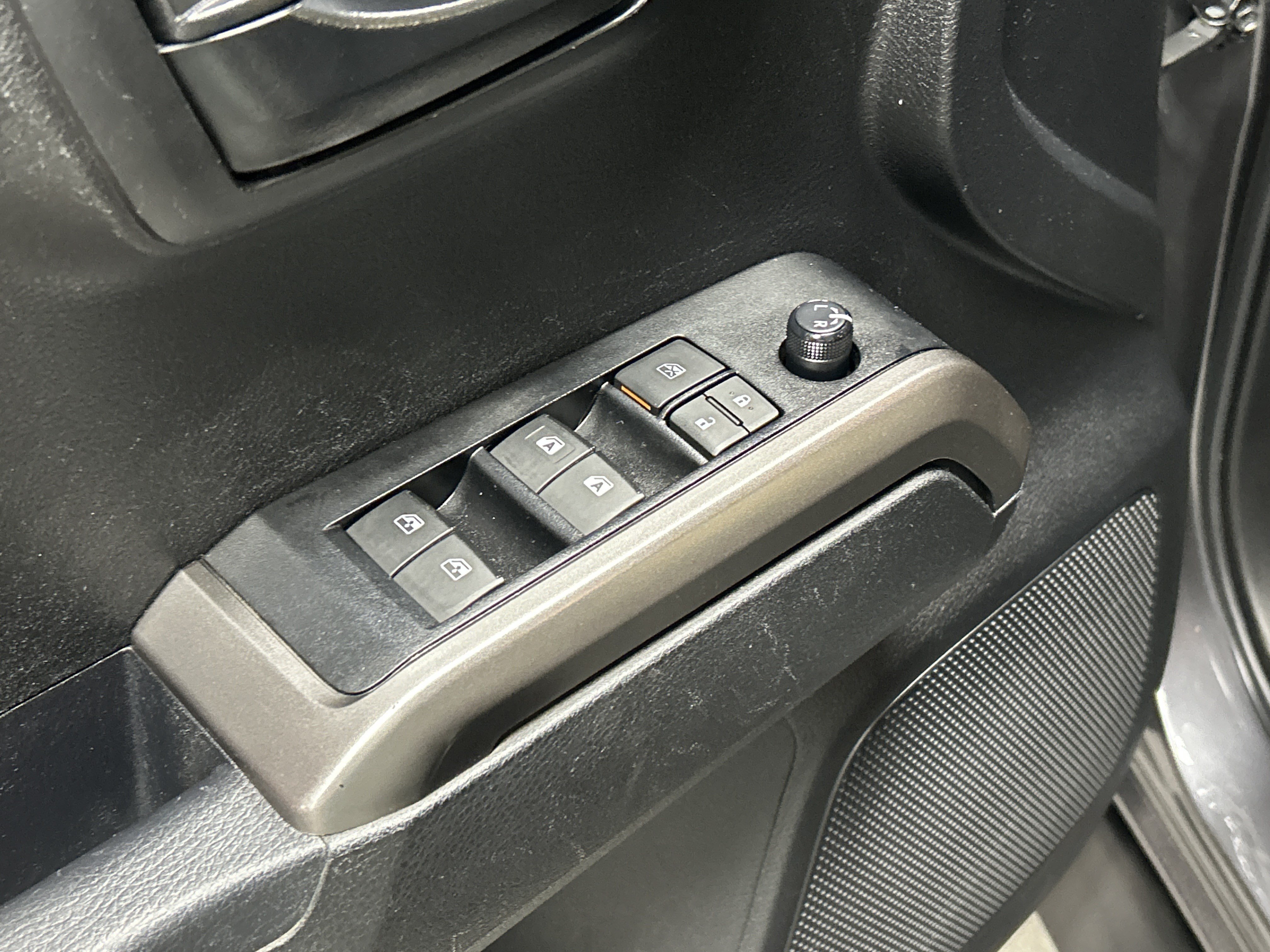 Used 2023 Toyota Tacoma SR5 AWD/4WD image 15