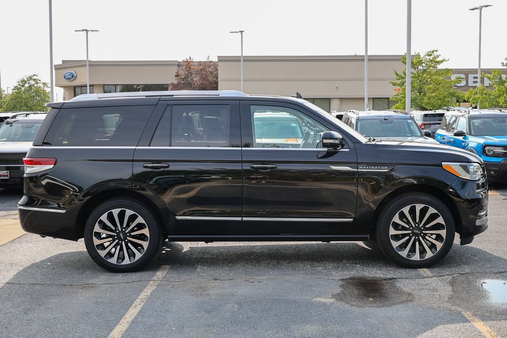 Certified 2022 Lincoln Navigator Reserve AWD/4WD image 23