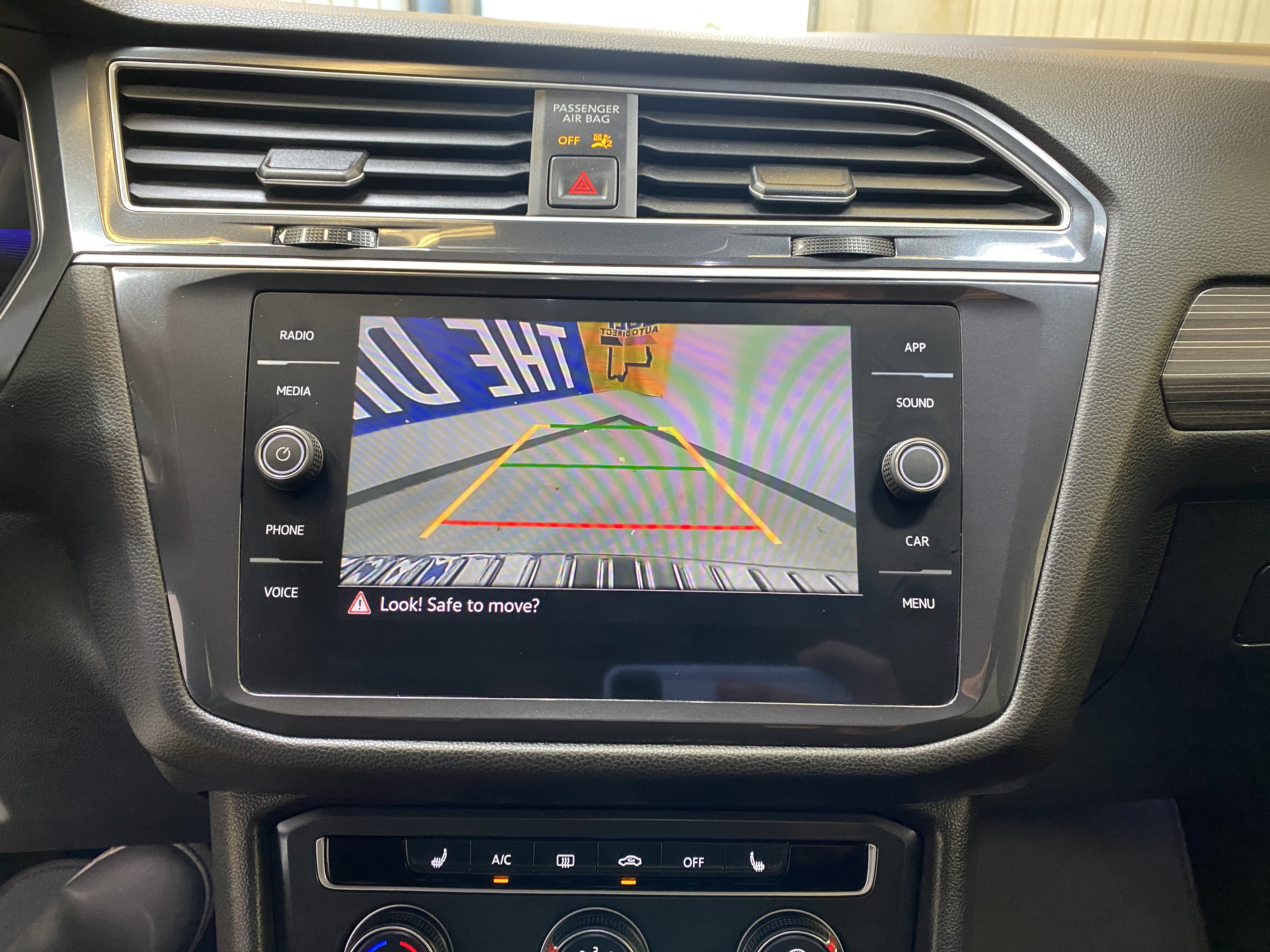 Used 2024 Volkswagen Tiguan SE image 41