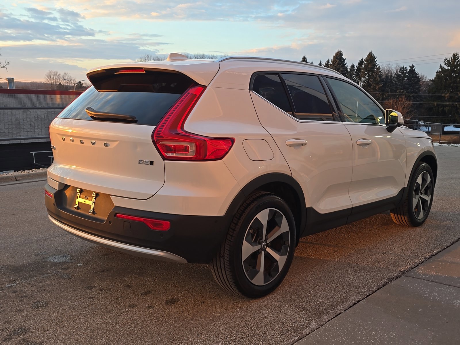Certified 2025 Volvo XC40 B5 Plus image 5