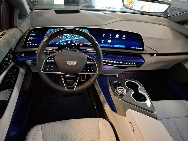 New 2026 Cadillac Optiq Luxury 2 w/ LPO, Floor Liner Package AWD/4WD image 7