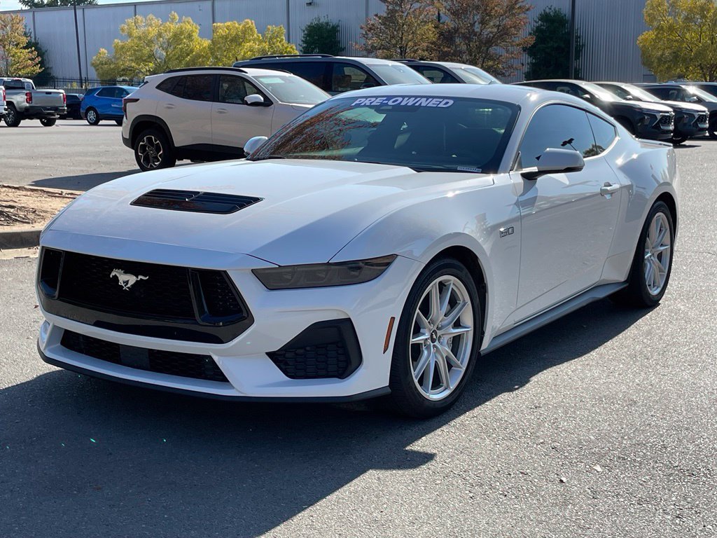 Used 2025 Ford Mustang GT Premium RWD image 3