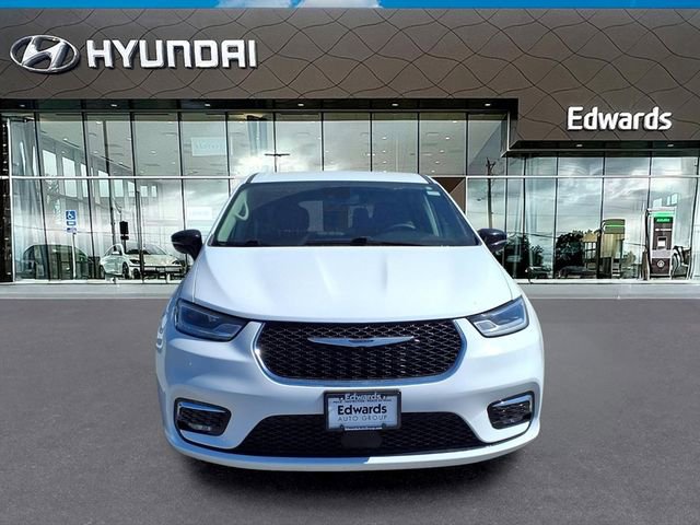 Used 2024 Chrysler Pacifica Touring-L FWD image 12