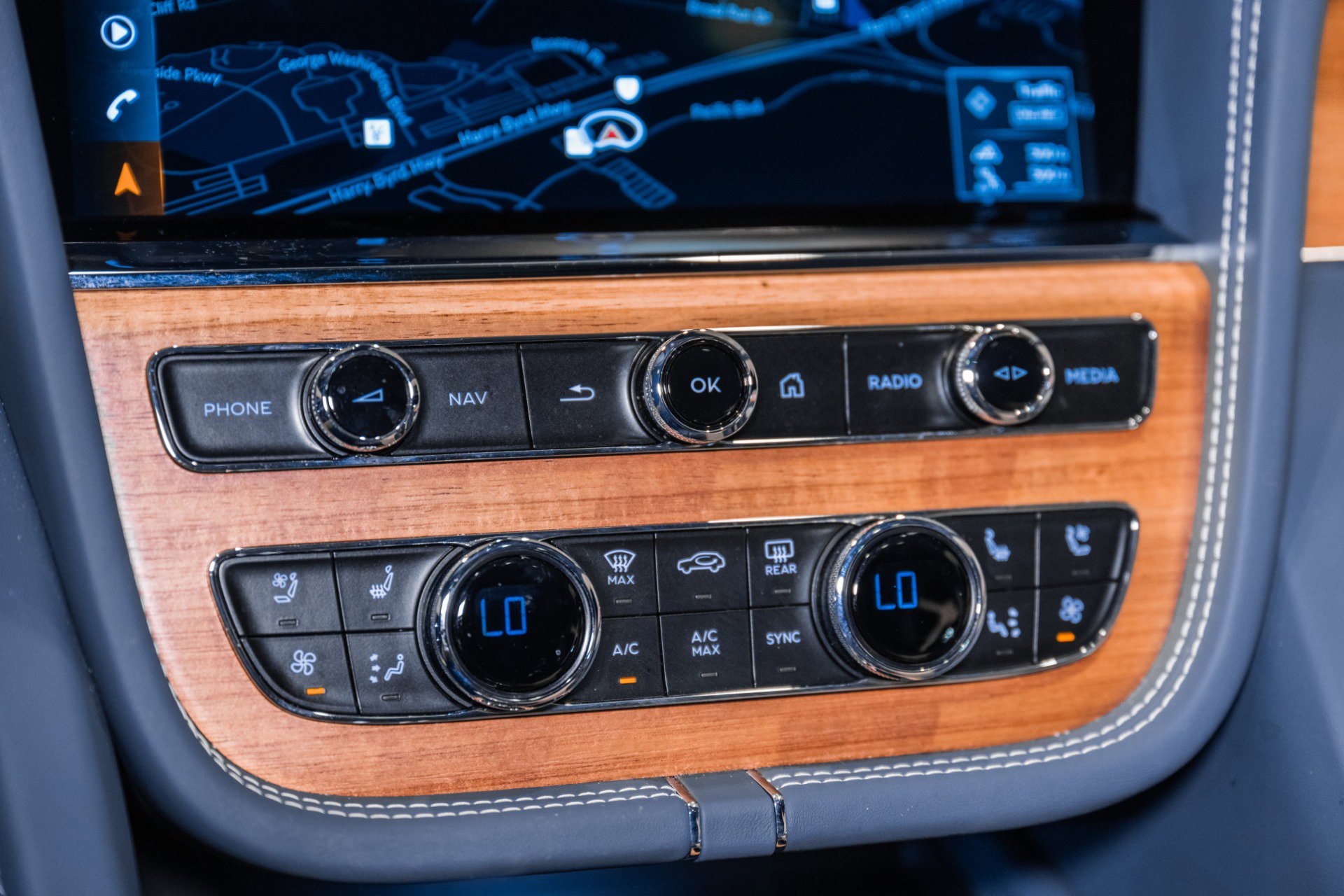 Used 2023 Bentley Bentayga image 38