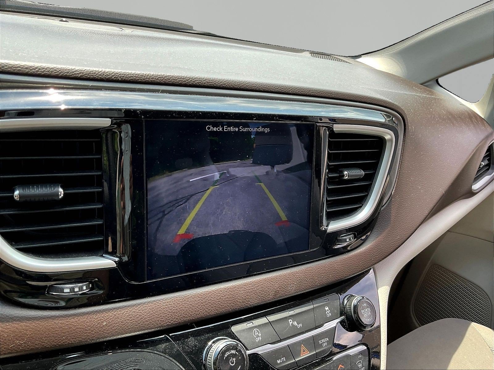 Used 2019 Chrysler Pacifica Touring Plus FWD image 15