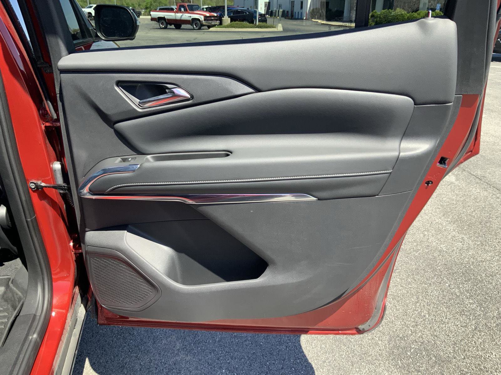 Used 2025 Chevrolet Traverse LT w/ Midnight/Sport Edition AWD/4WD image 55