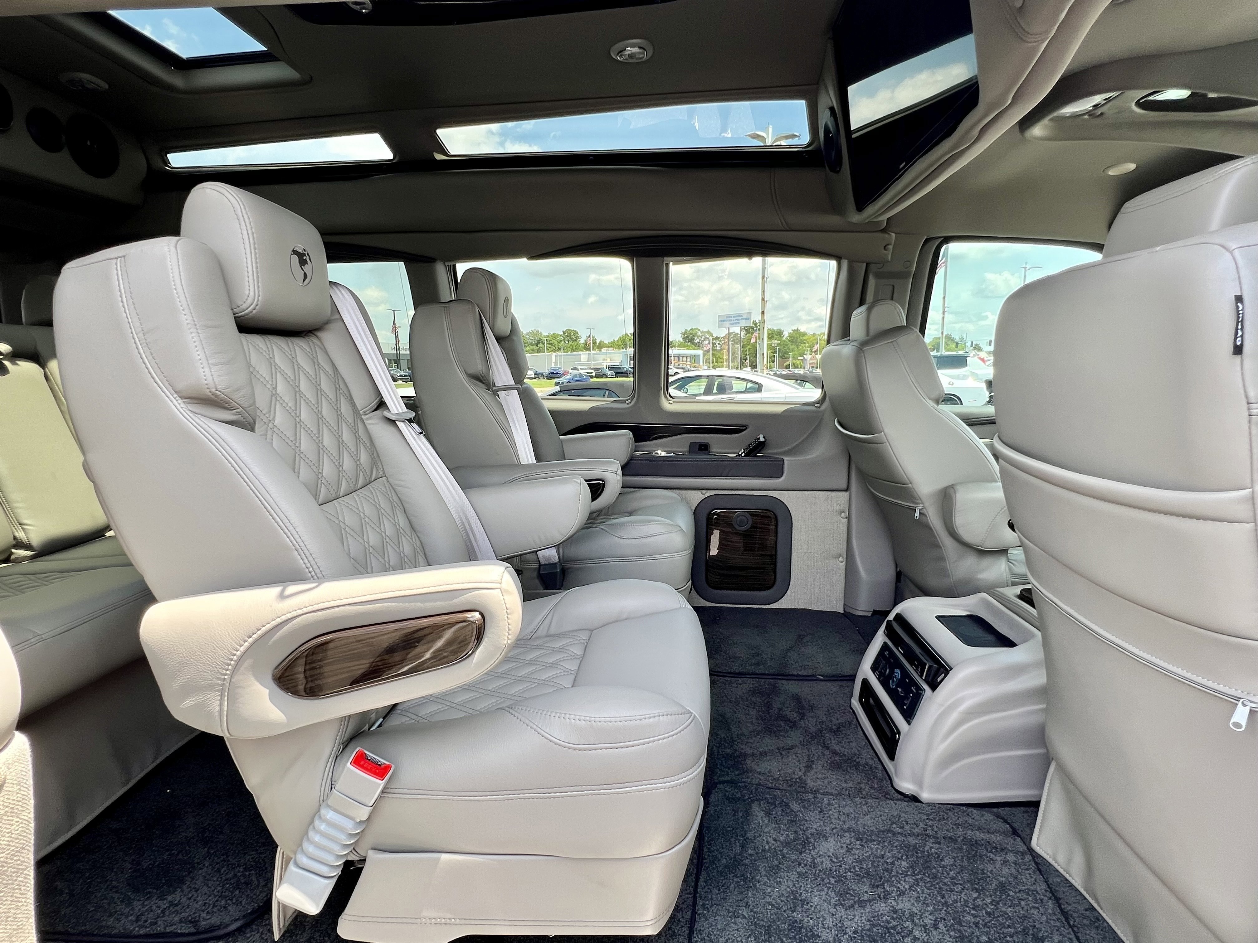 New 2025 GMC Savana 2500 w/ Driver Convenience Package RWD image 26