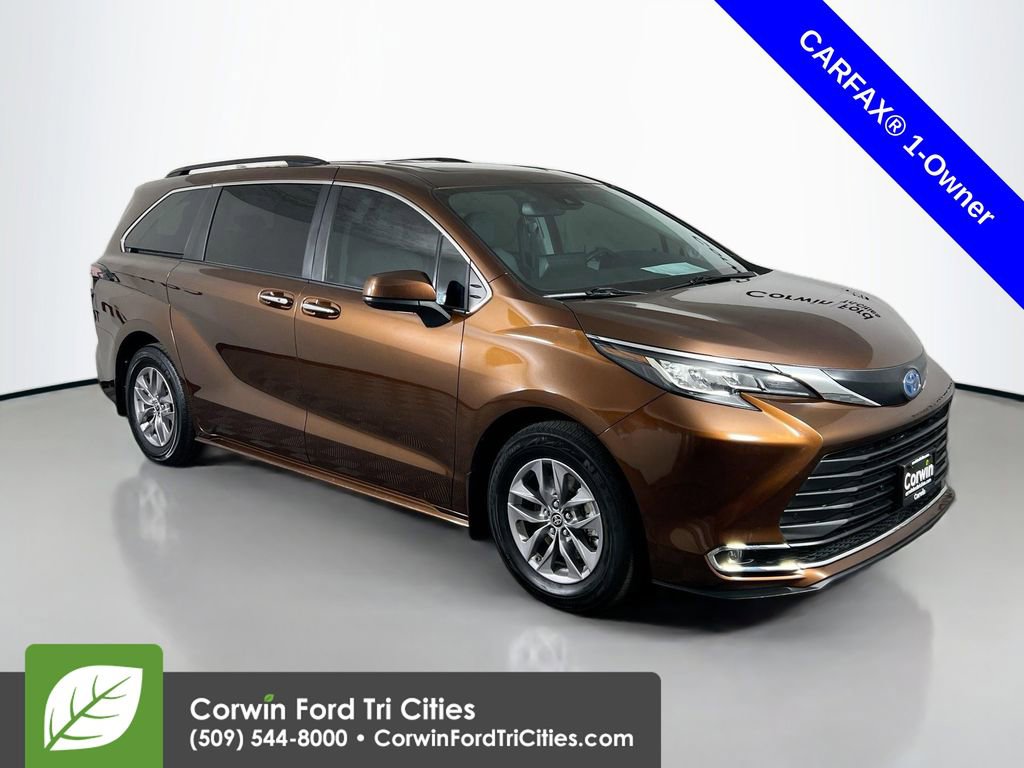 Used 2023 Toyota Sienna XLE w/ XLE Plus Package image 1