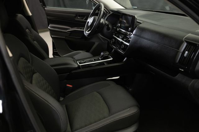 Used 2024 Nissan Pathfinder SV AWD/4WD image 21