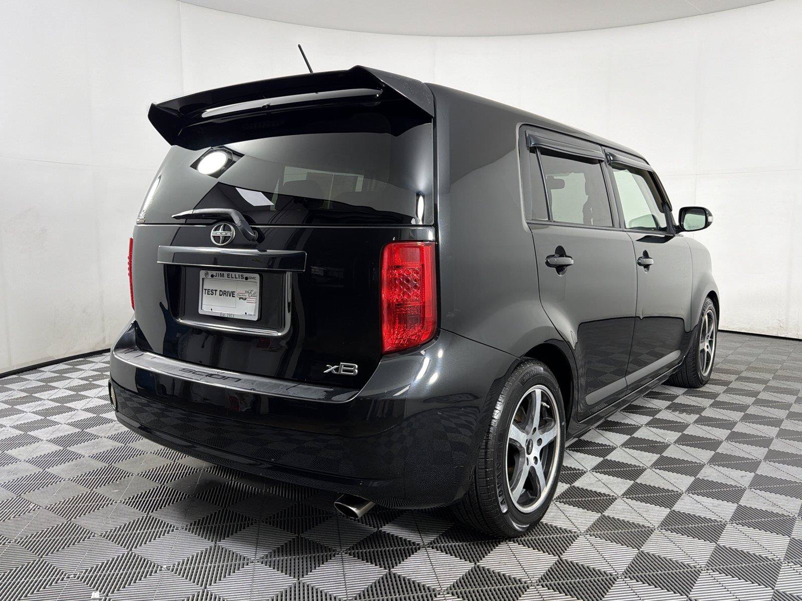 Used 2009 Scion xB FWD image 6