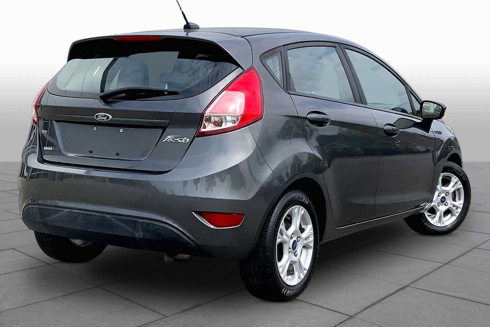 Used 2016 Ford Fiesta SE w/ Cold Weather Package FWD image 13