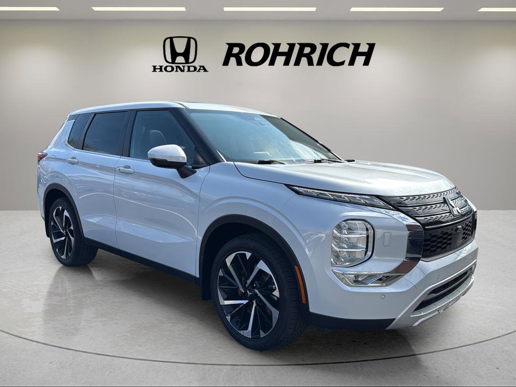 Used 2023 Mitsubishi Outlander SE Black Edition image 4