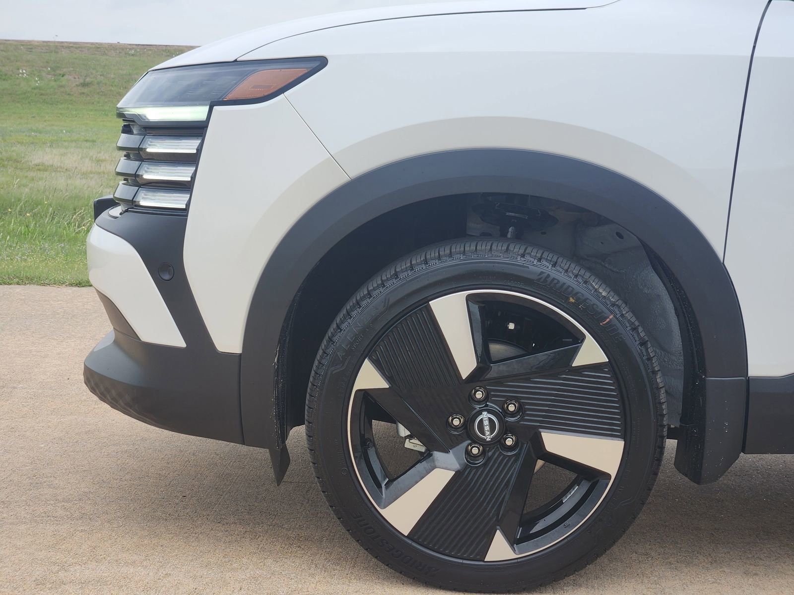 New 2026 Nissan Kicks SR image 10