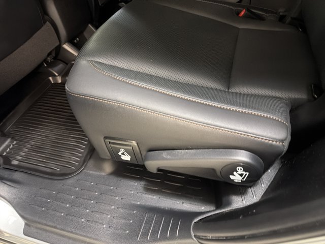 Used 2019 Toyota Highlander Limited w/ Protection Package #3 AWD/4WD image 23