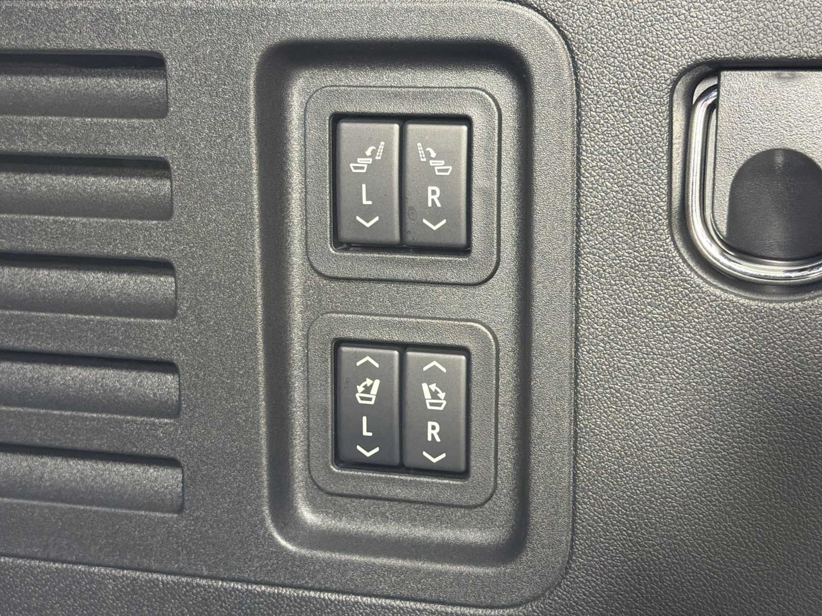 Used 2025 Buick Enclave Sport Touring w/ Power Package FWD image 18