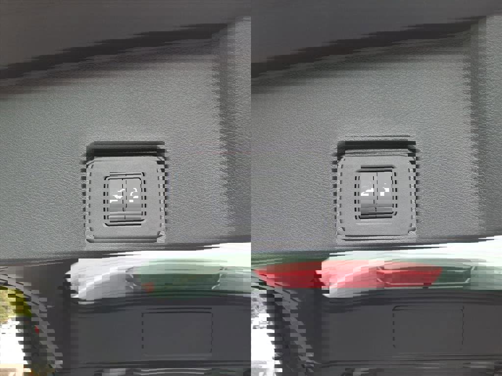 Used 2024 Nissan Rogue SL image 26