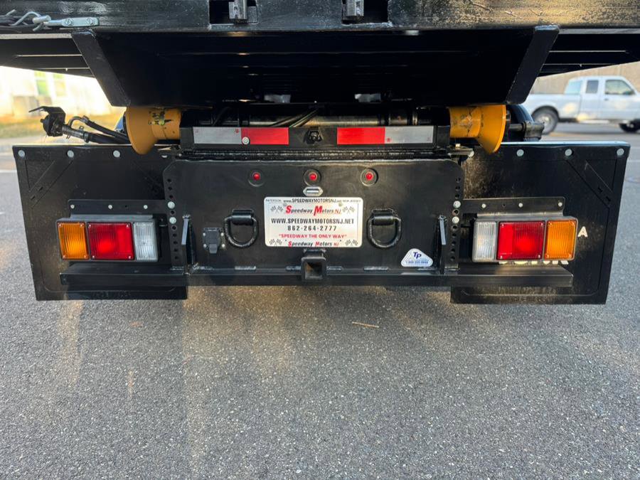 Used 2024 Isuzu NPR image 21