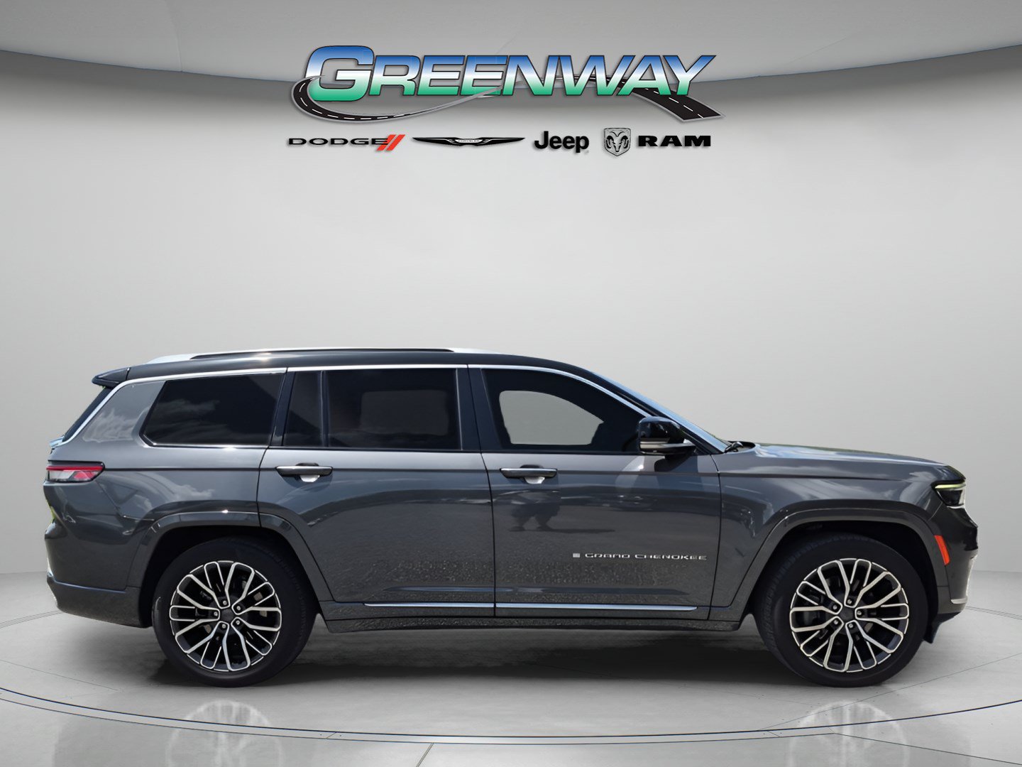 Used 2022 Jeep Grand Cherokee L Summit AWD/4WD image 4