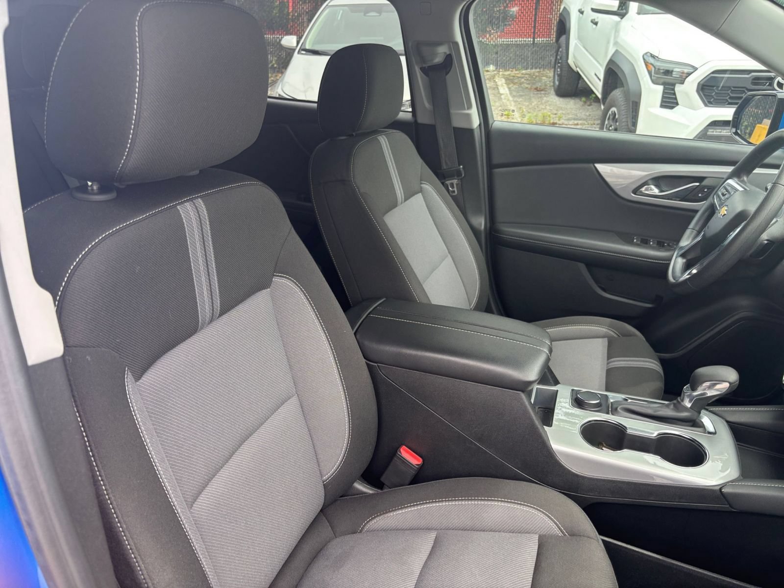 Used 2025 Chevrolet Blazer LT FWD image 31
