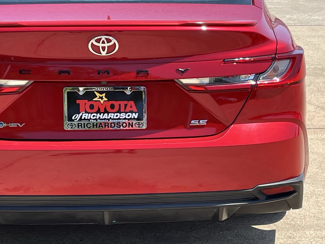 Used 2025 Toyota Camry SE FWD image 6