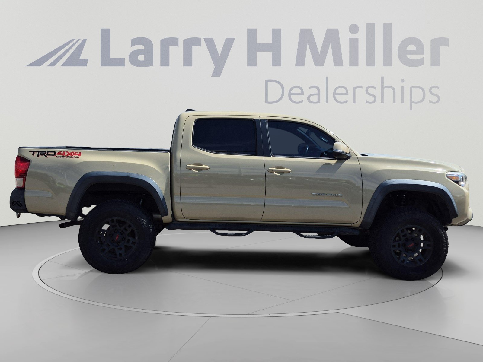 Used 2017 Toyota Tacoma TRD Off-Road w/ Tow Package (A/T) AWD/4WD image 6