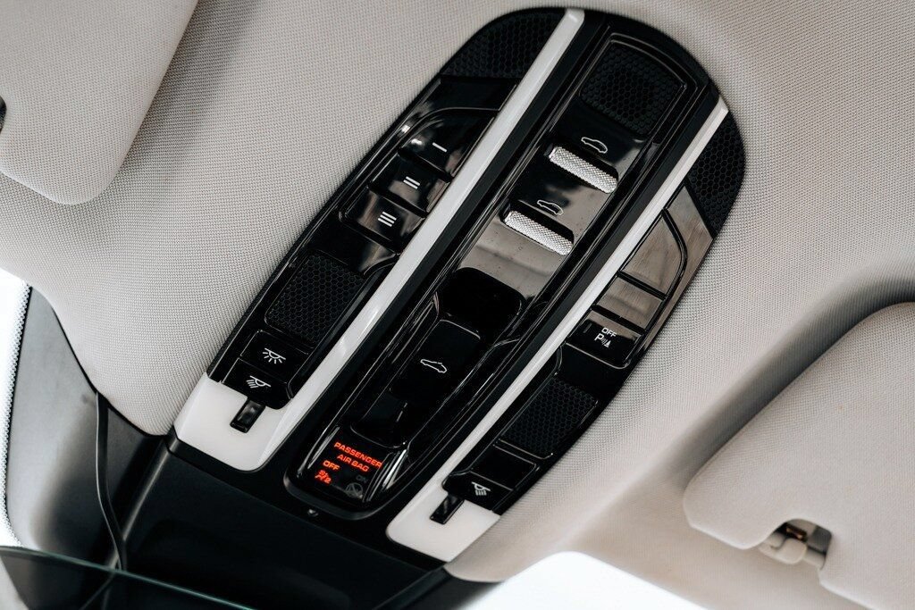 Used 2017 Porsche Panamera 4S AWD/4WD image 40