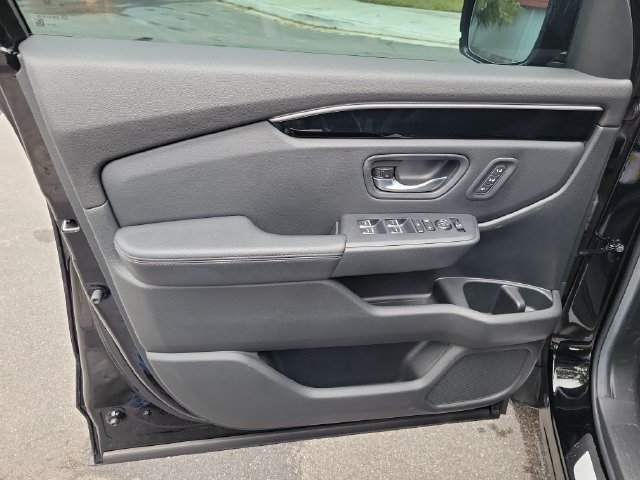 Used 2025 Honda Pilot EX-L image 16