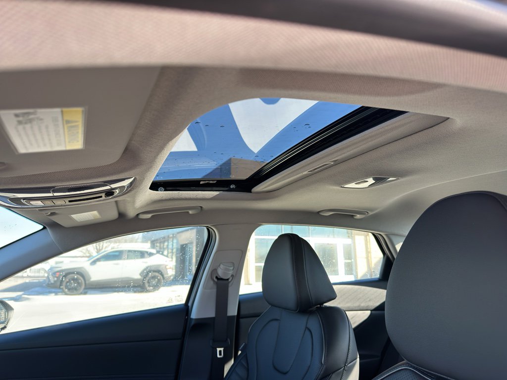 New 2025 Hyundai Elantra Limited image 28