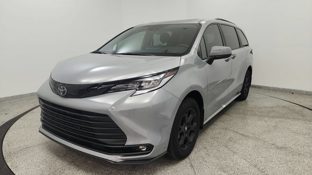 Used 2026 Toyota Sienna XLE Woodland Edition AWD/4WD image 11