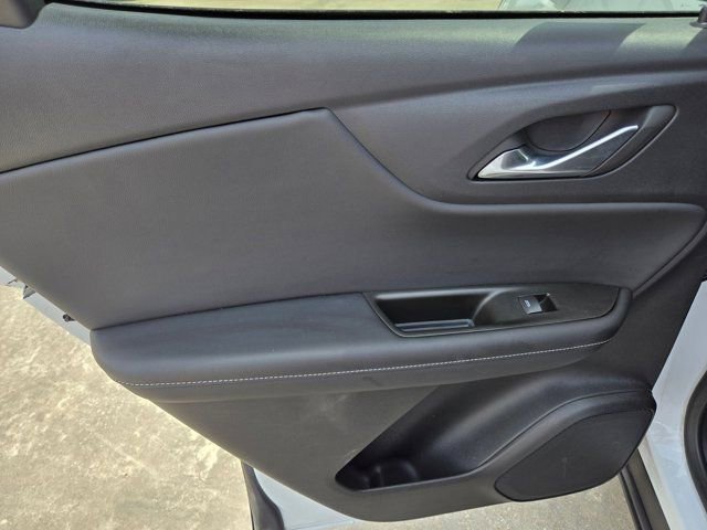 Used 2025 Chevrolet Blazer LT FWD image 23