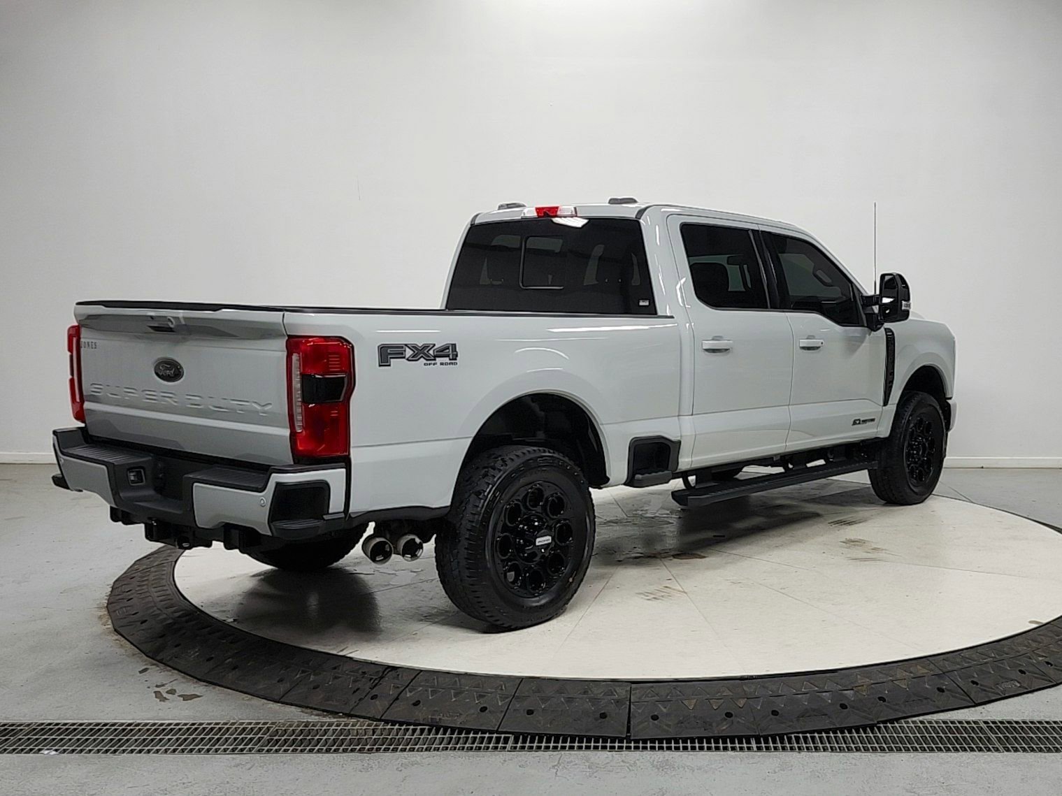 Used 2025 Ford F250 Lariat w/ Black Appearance Package AWD/4WD image 7