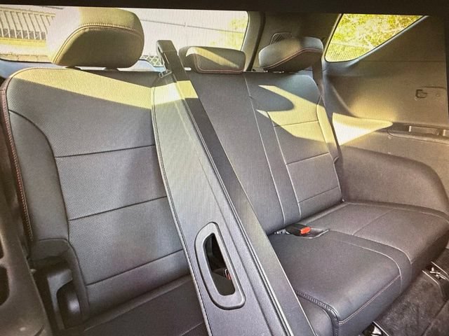 Used 2024 Chevrolet Traverse RS FWD image 19