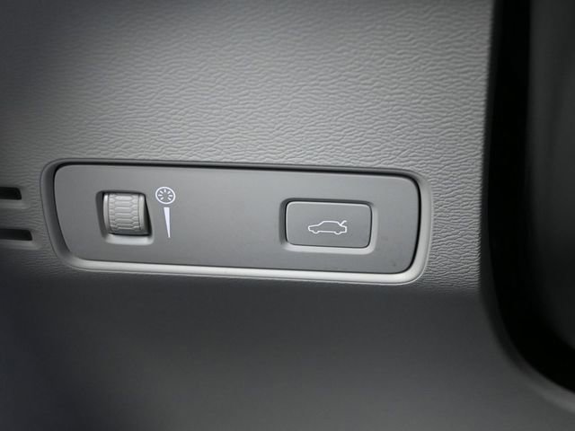 Used 2020 Volvo XC40 T5 Momentum w/ Protection Package Premier image 25