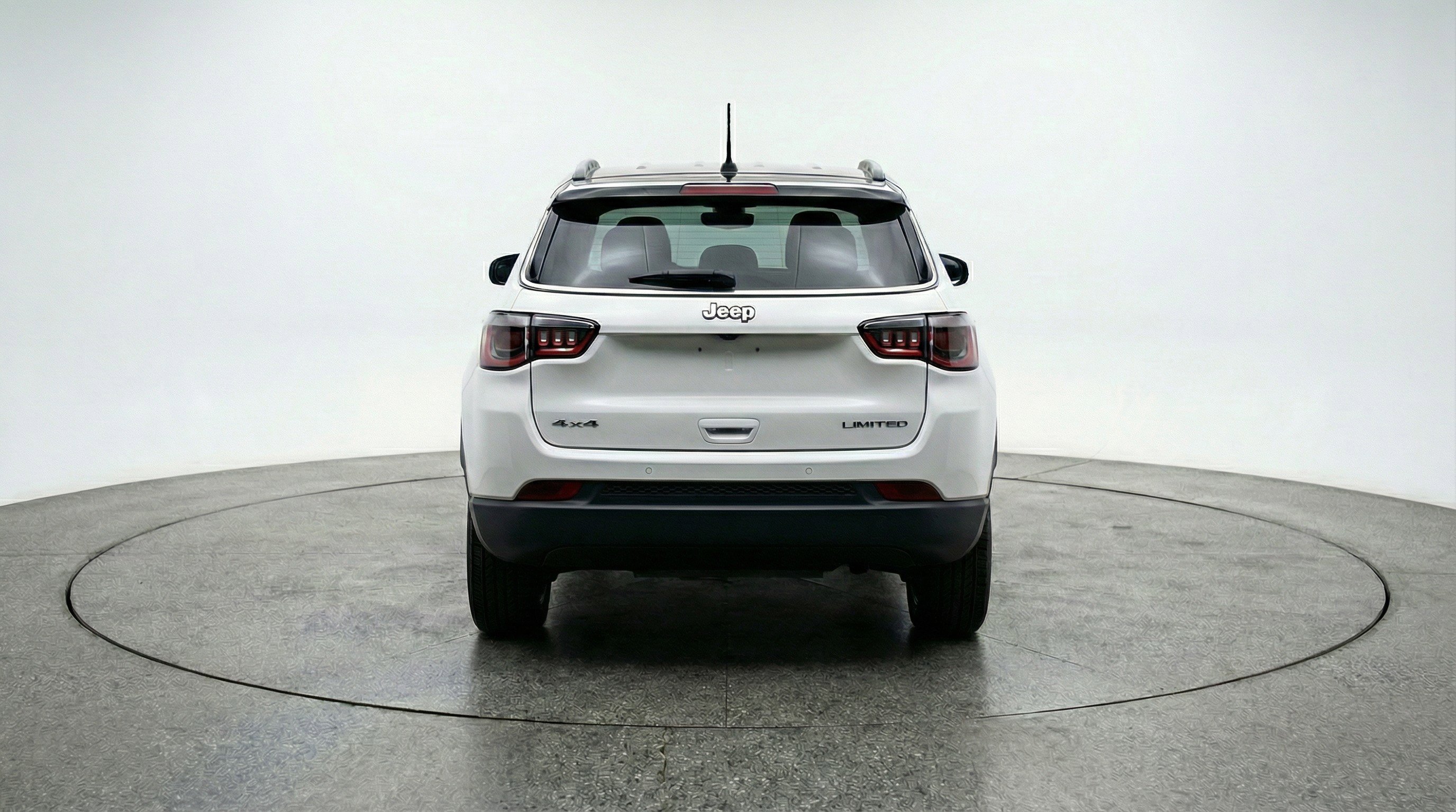 Used 2025 Jeep Compass Latitude AWD/4WD image 7