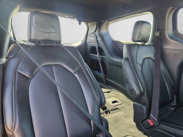 Used 2025 Chrysler Pacifica Select FWD image 14
