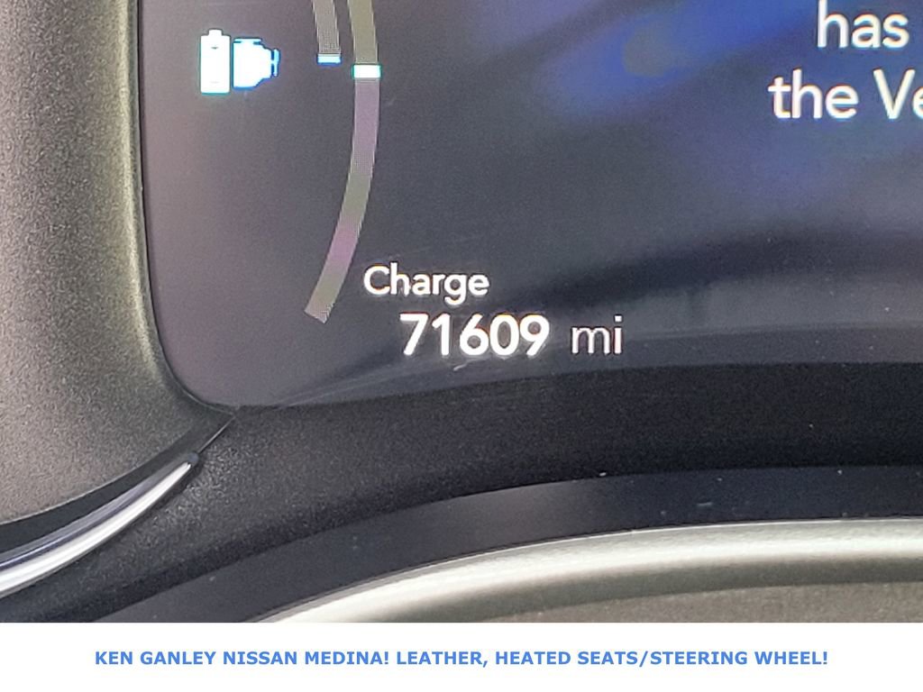 Used 2023 Chrysler Pacifica Touring-L image 34