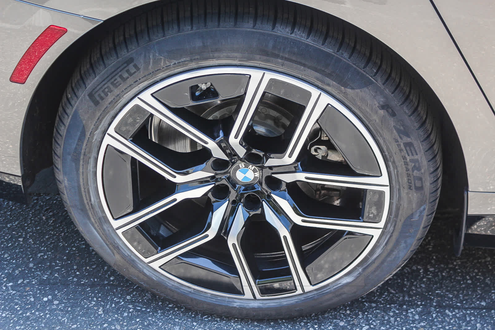 Used 2023 BMW i7 xDrive60 AWD/4WD image 8