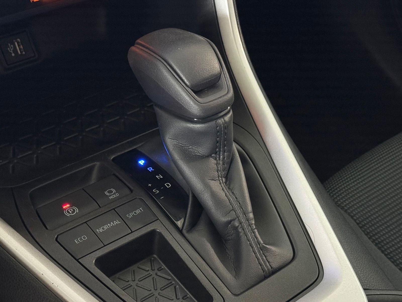 Used 2023 Toyota RAV4 LE image 24