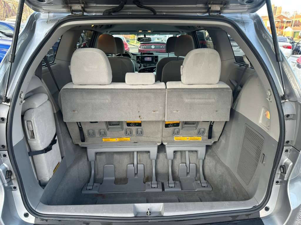 Used 2014 Toyota Sienna LE FWD image 25