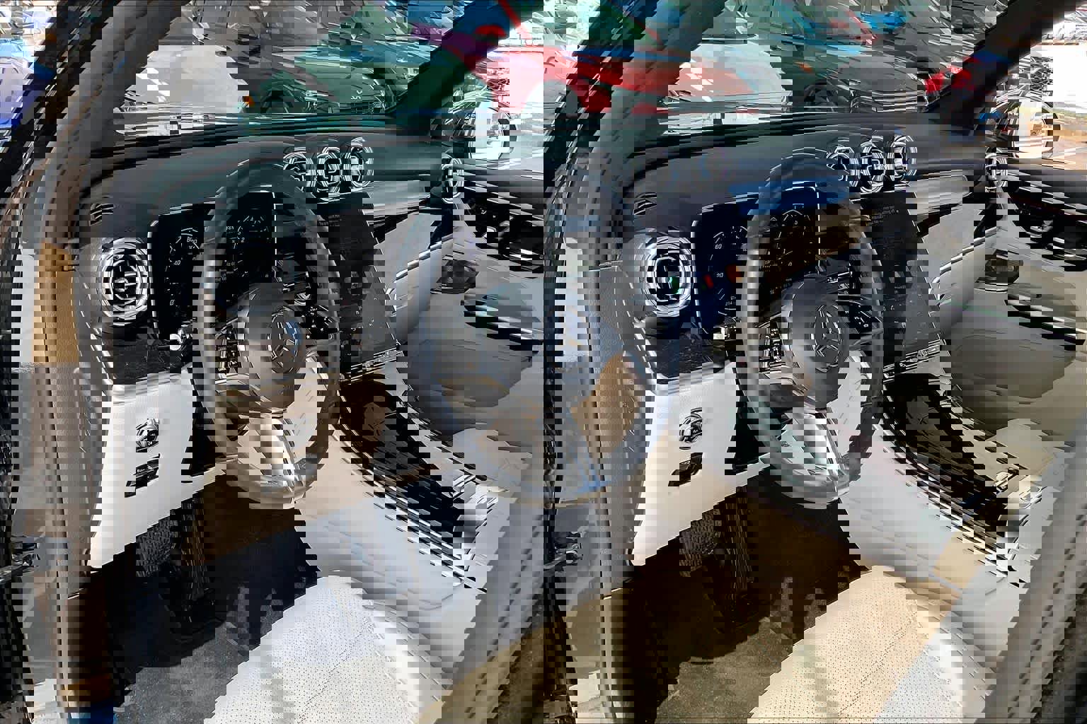 Used 2025 Mercedes-Benz GLC 300 4MATIC image 18