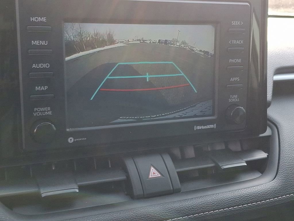 Used 2021 Toyota RAV4 XLE w/ Convenience Package AWD/4WD image 4