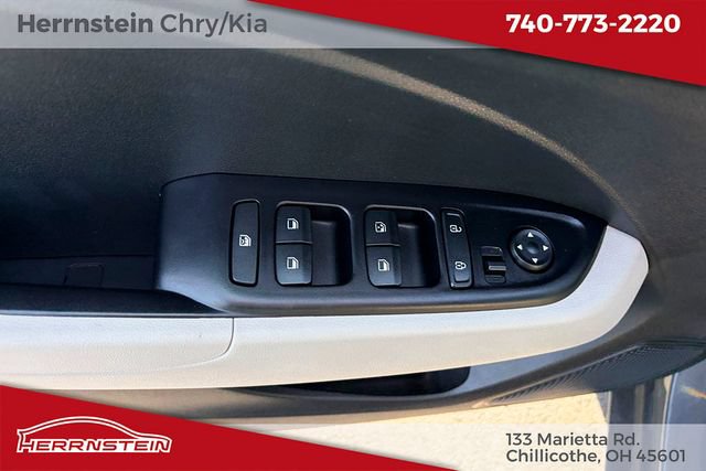 Used 2024 Hyundai Venue SEL FWD image 11