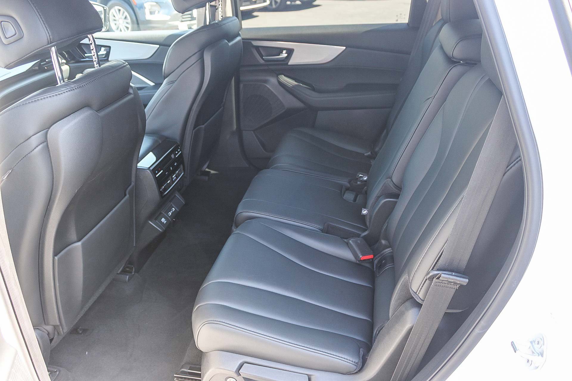 Used 2023 Acura MDX SH-AWD image 19
