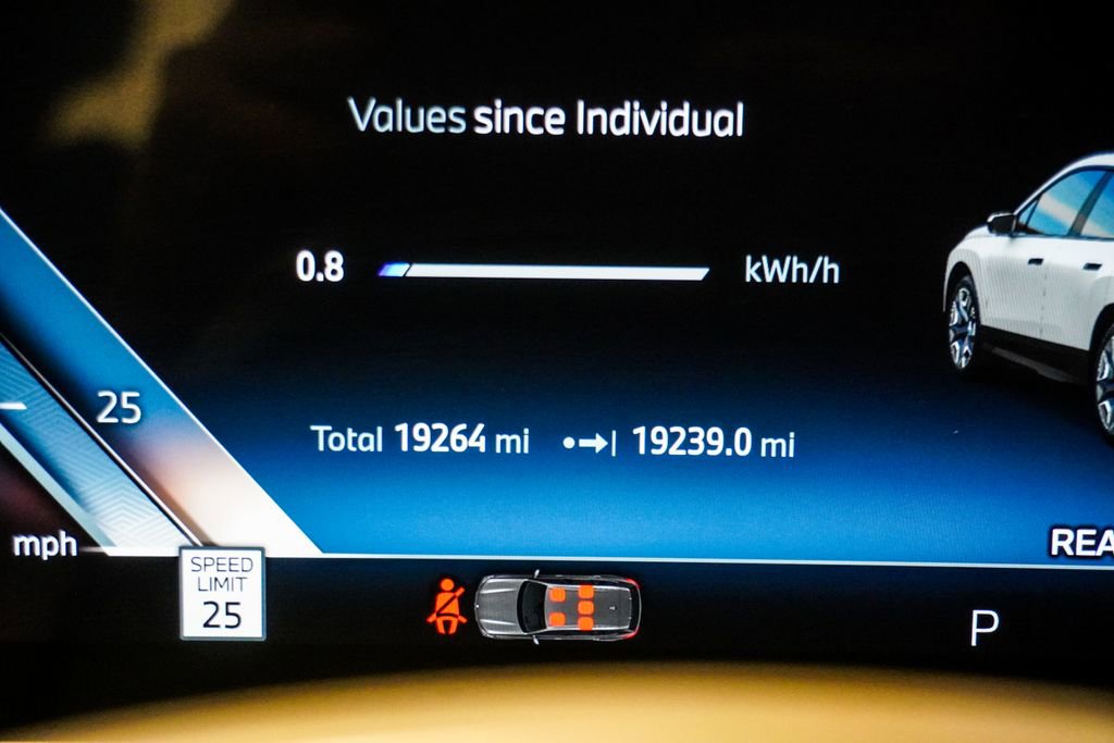 Used 2024 BMW iX xDrive50 w/ Sport Package AWD/4WD image 29