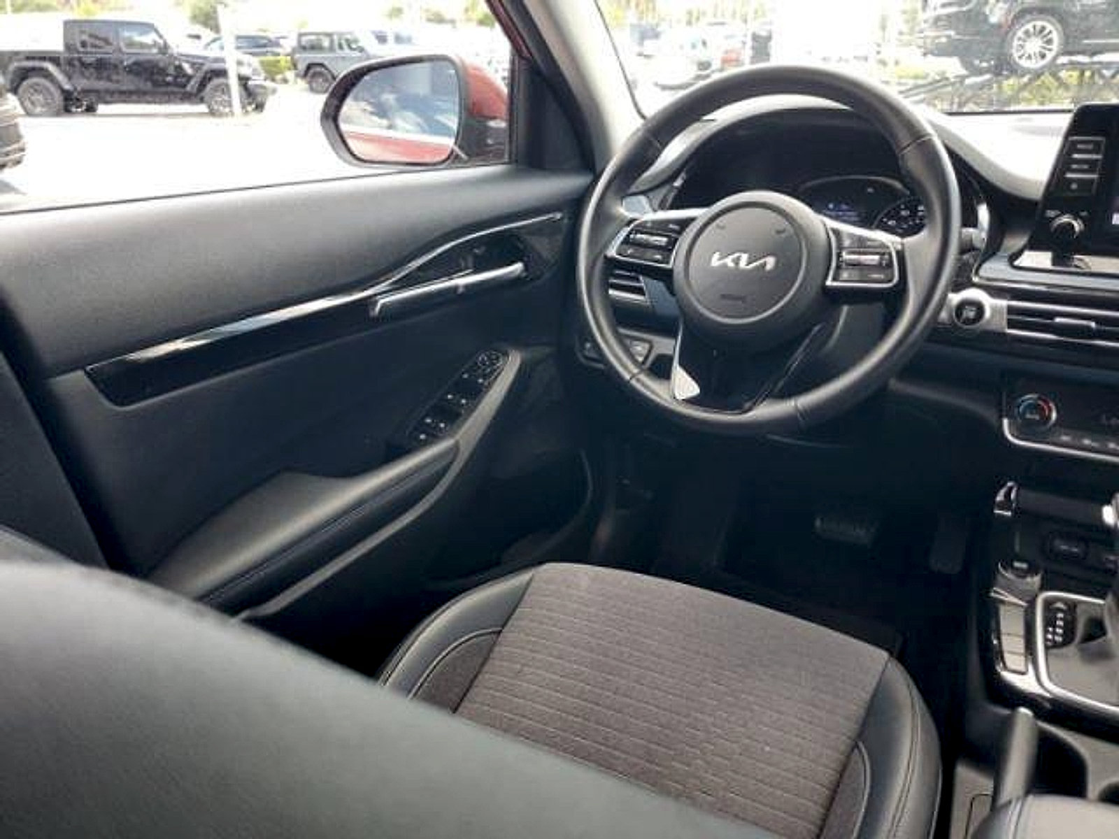 Used 2023 Kia Seltos S FWD image 13