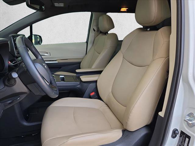 Used 2021 Toyota Sienna XLE FWD image 16