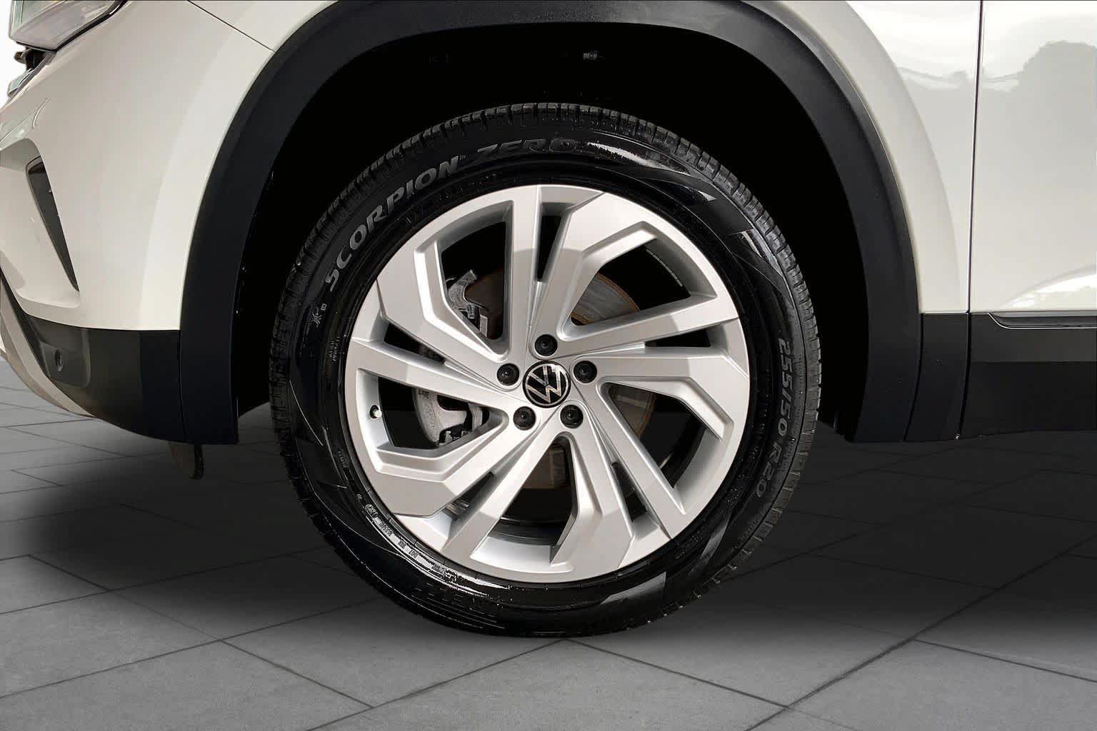 Used 2023 Volkswagen Atlas SE w/ Panoramic Sunroof Package FWD image 11